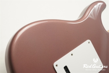 VINTERA ’60S STRATOCASTER MODIFIED - Burgundy Mist Metallic